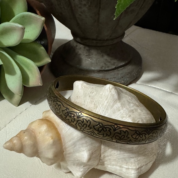 Vintage Damascene Etched Metal Bangle Style Bracelet-Brassy Tone - Picture 3 of 14